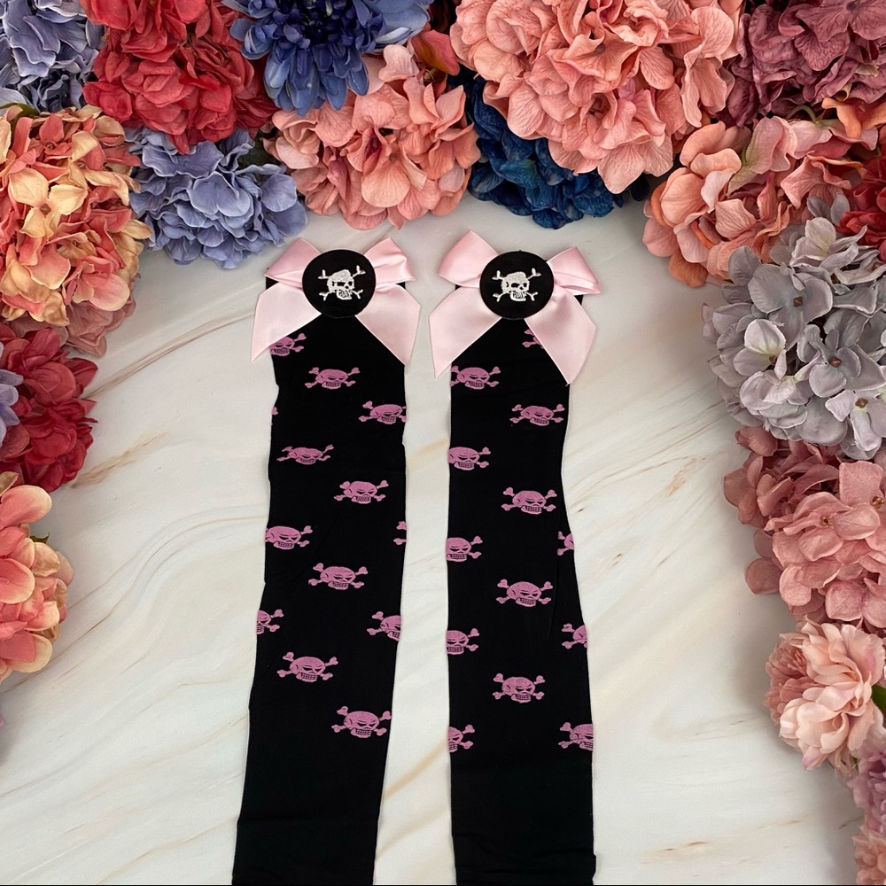 Gothic Long Black Knee High Stockings with Skulls & Pink Bows - Picture 8 of 16